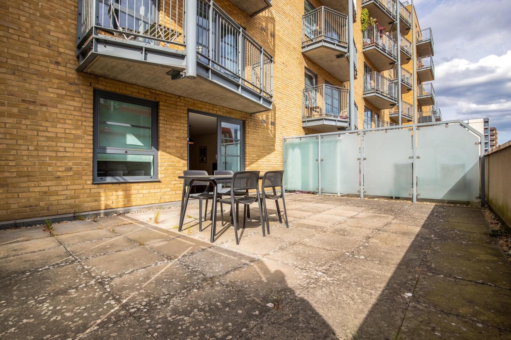 Londwell, & Limehouse Balcony - Views Apartamento Londres